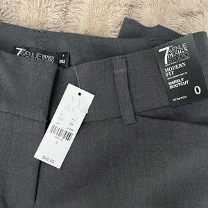 New York & Co Slacks Barely Boot Cut
Size 0 NWT Stretch - Gray